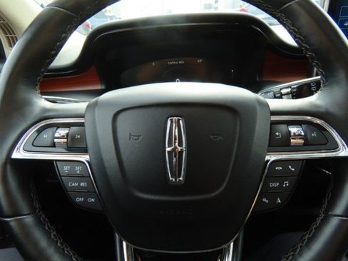 Certified 2022 Lincoln Nautilus Reserve w/ Luxury Package image 27