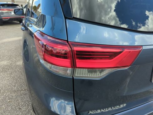Used 2017 Toyota Highlander XLE FWD image 18