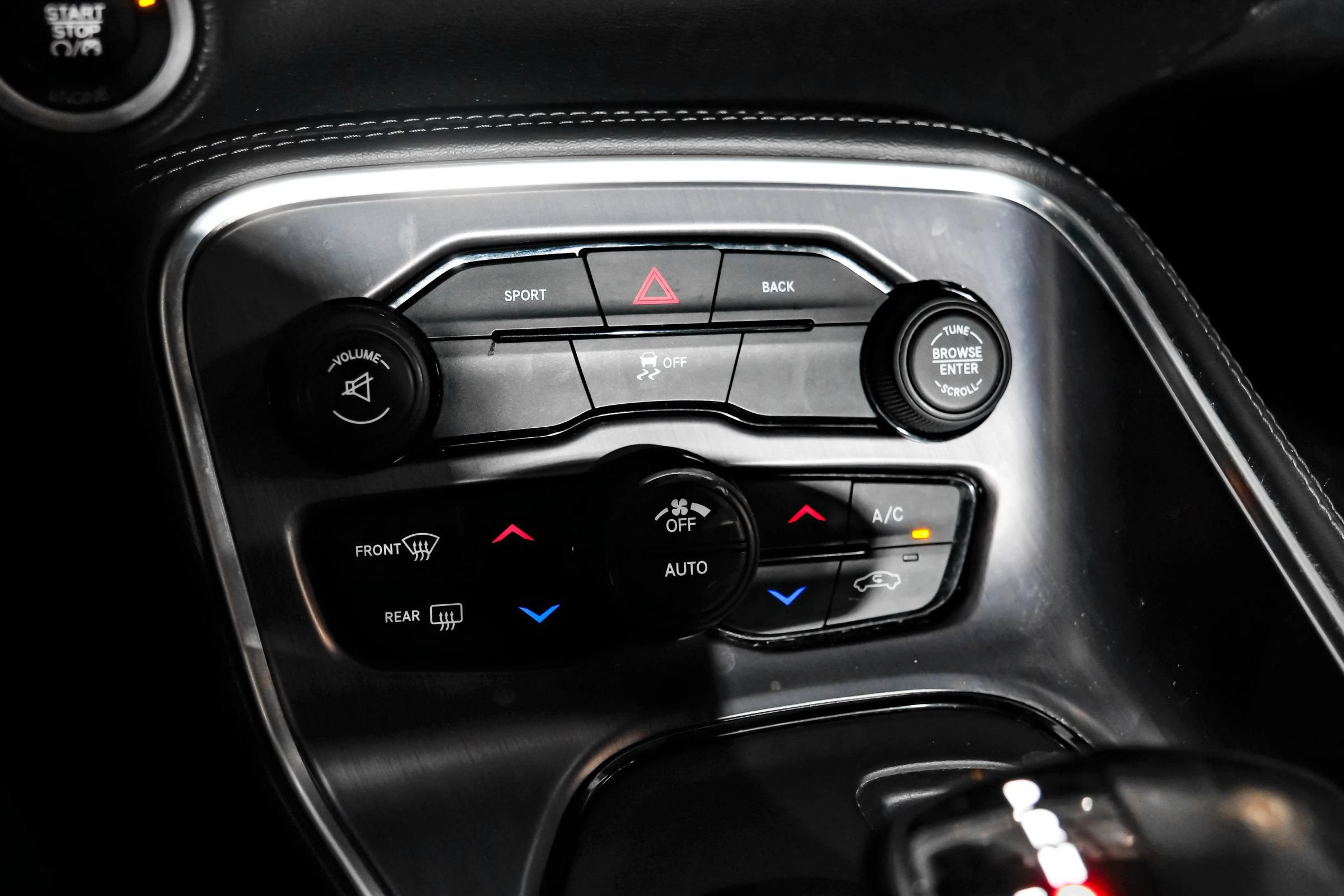 Used 2016 Dodge Challenger SXT RWD image 21