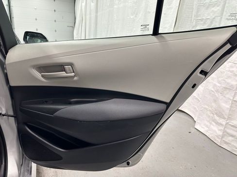 Used 2025 Toyota Corolla LE image 48