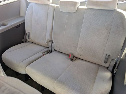 Used 2015 Toyota Sienna LE image 31