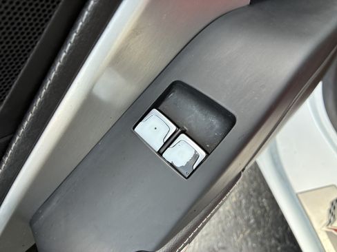 Used 2019 Chevrolet Corvette Stingray Coupe w/ Battery Protection Package RWD image 18