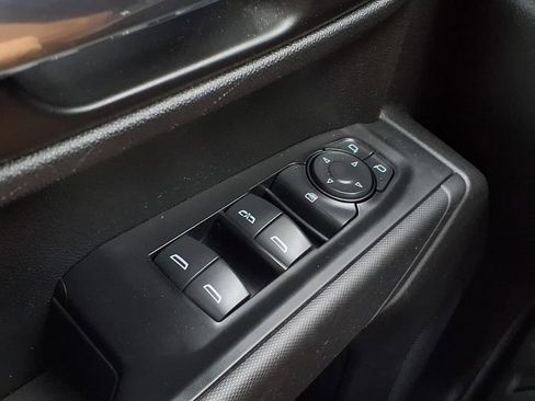 Used 2021 GMC Sierra 1500 4x4 Crew Cab w/ Sierra Value Package image 23