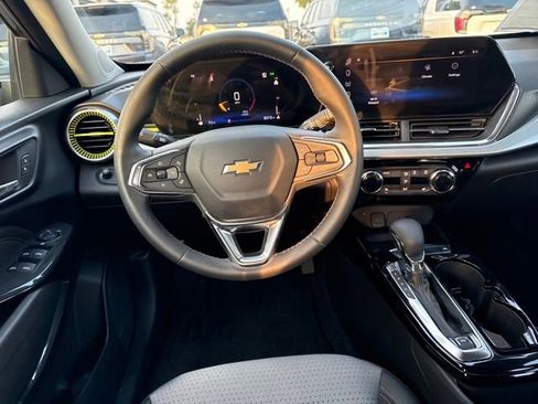 Certified 2024 Chevrolet Trax LT w/ Sunroof Package image 13