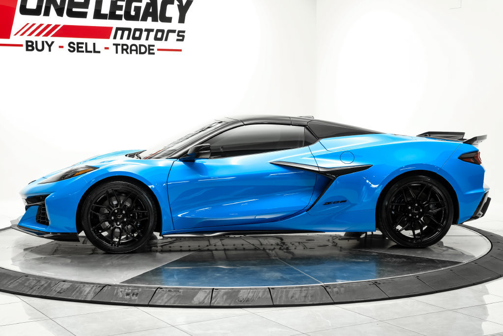 Used 2025 Chevrolet Corvette Z06 RWD image 20