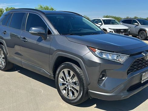 Used 2020 Toyota RAV4 XLE Premium FWD image 15