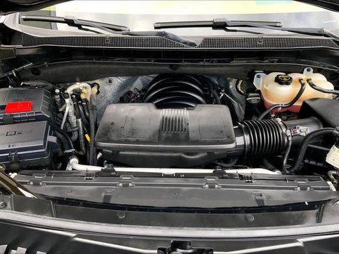 Used 2024 Chevrolet Suburban Premier image 27