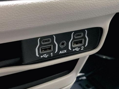 Used 2024 Chrysler Pacifica Touring-L FWD image 34