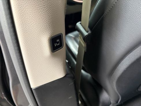 Used 2017 Chrysler Pacifica Touring-L FWD image 20
