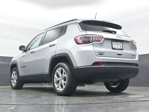 Used 2024 Jeep Compass Latitude image 26