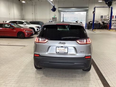 Used 2019 Jeep Cherokee Latitude Plus w/ Comfort/Convenience Group AWD/4WD image 25
