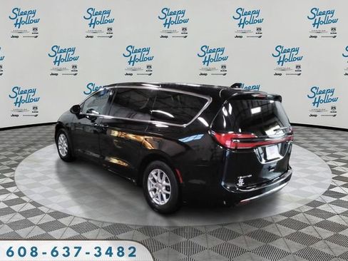 Used 2024 Chrysler Pacifica Touring-L image 7