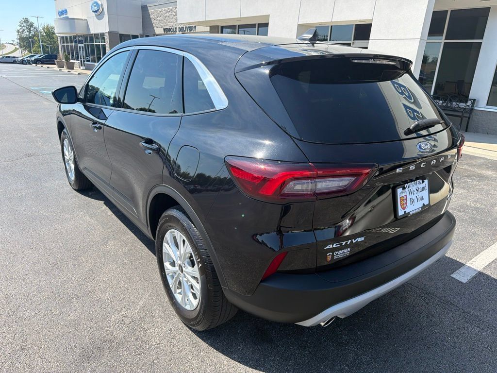 Used 2023 Ford Escape Active AWD/4WD image 3
