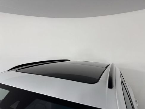 Certified 2025 Porsche Cayenne S AWD/4WD image 17
