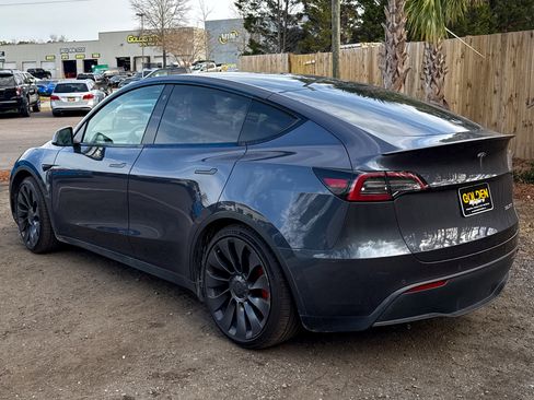 Used 2022 Tesla Model Y Performance image 9