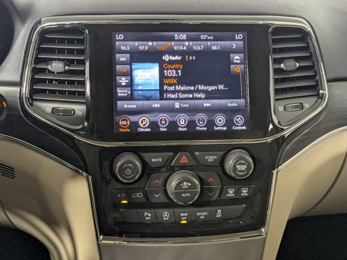 Used 2019 Jeep Grand Cherokee Limited RWD image 18