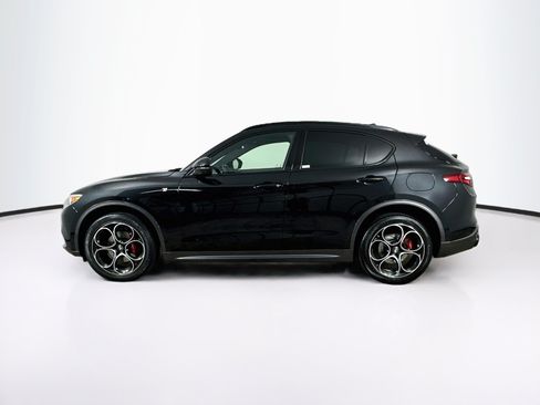 Used 2023 Alfa Romeo Stelvio Ti AWD/4WD image 4
