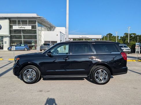 Used 2025 Ford Expedition Active AWD/4WD image 3
