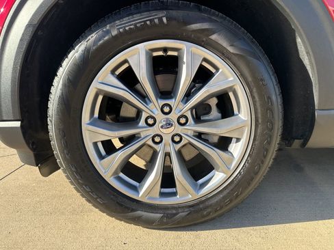 Used 2022 Ford Explorer XLT w/ Equipment Group 202A image 10