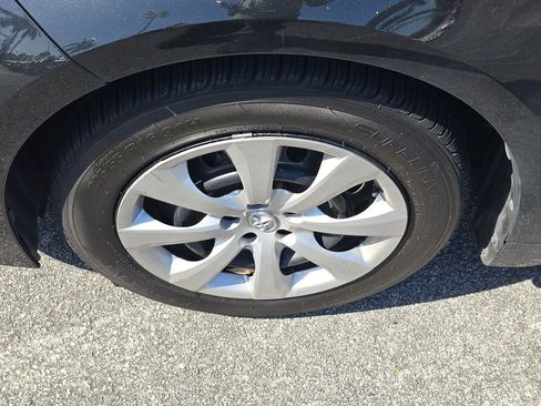 Used 2022 Toyota Corolla LE image 8