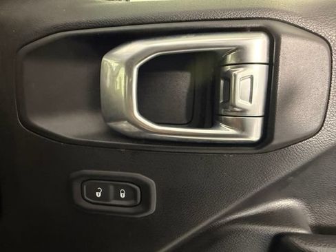 Used 2024 Jeep Wrangler Unlimited Sport AWD/4WD image 28