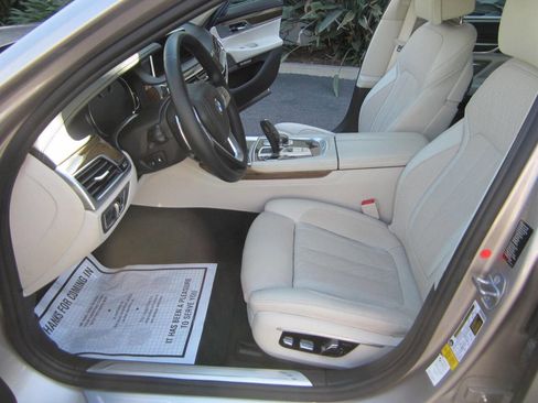 Used 2016 BMW 750i image 24