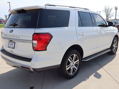 Used 2023 Ford Expedition XLT image 5