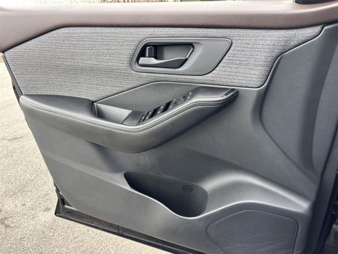 Used 2021 Nissan Rogue S image 18