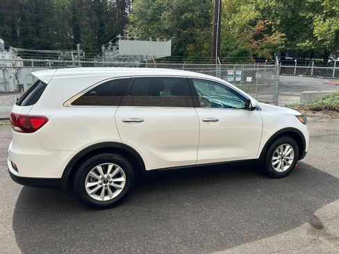 Used 2019 Kia Sorento FWD image 4
