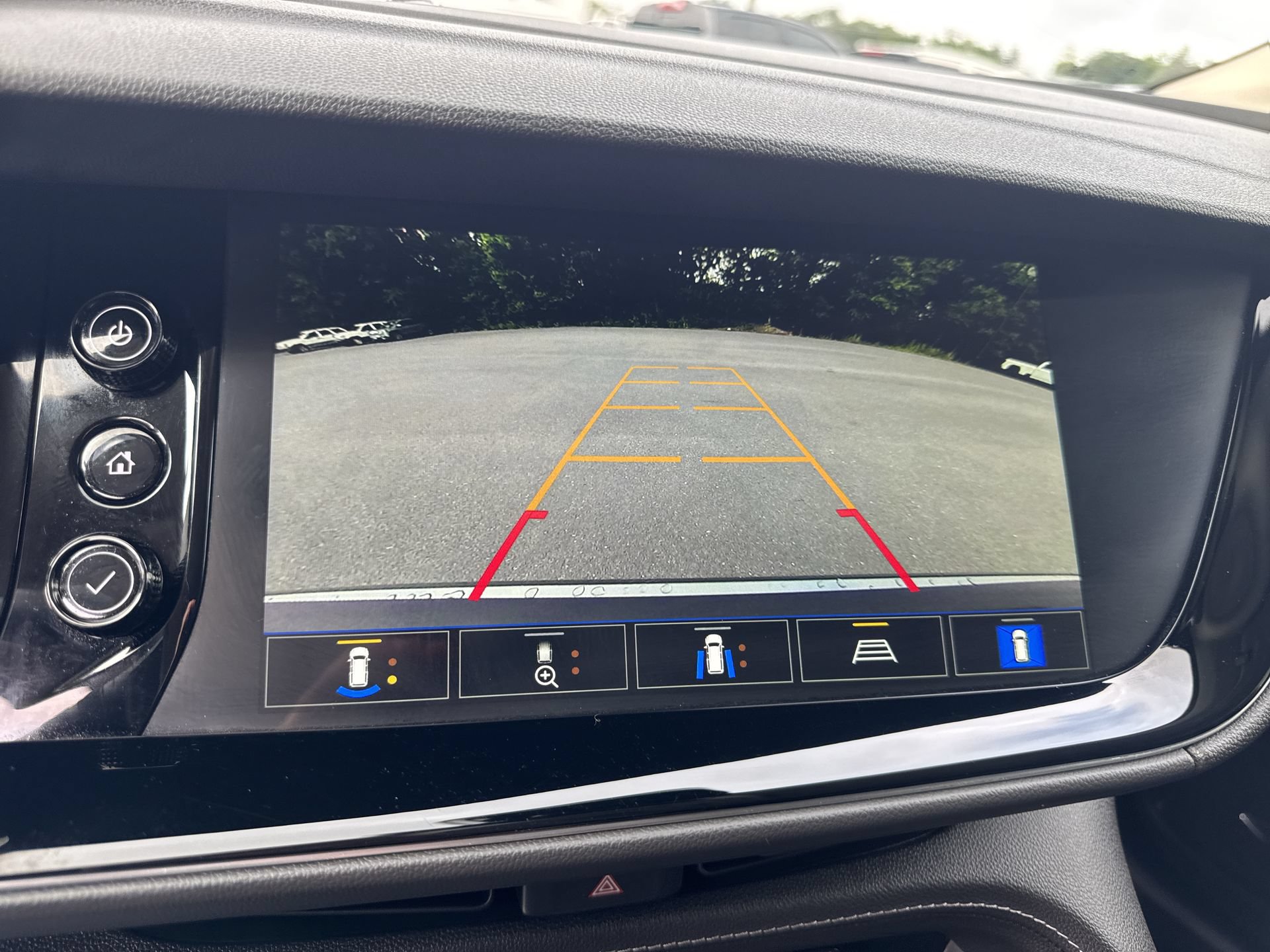 Certified 2022 Buick Envision Avenir w/ Technology Package II AWD/4WD image 24