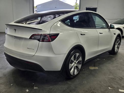 Used 2023 Tesla Model Y Long Range AWD/4WD image 4