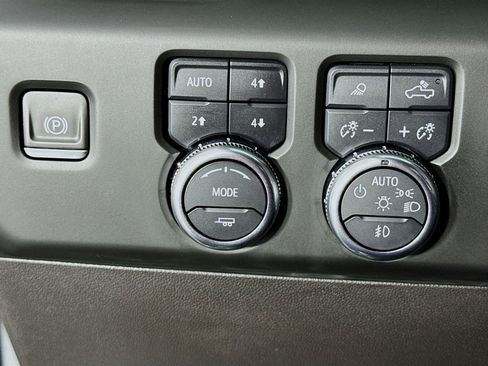 Used 2024 GMC Sierra 1500 AT4 w/ Technology Package image 14