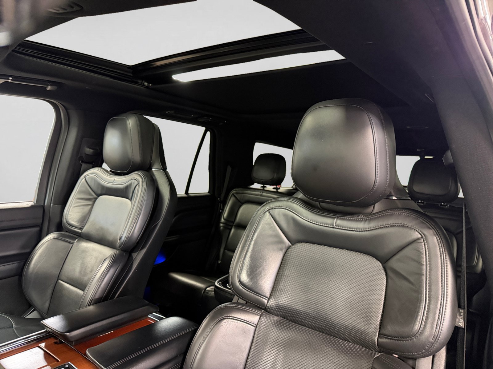 Used 2020 Lincoln Navigator Reserve AWD/4WD image 35
