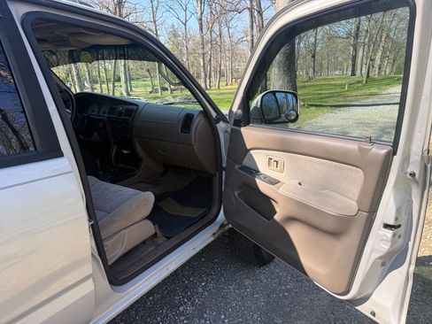 Used 2000 Toyota 4Runner SR5 image 35