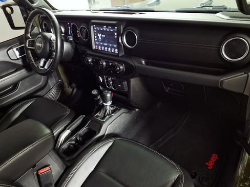 Used 2021 Jeep Gladiator Overland AWD/4WD image 13