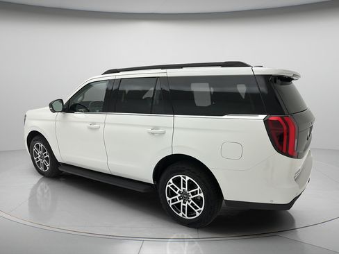 Used 2025 Ford Expedition Active AWD/4WD image 4