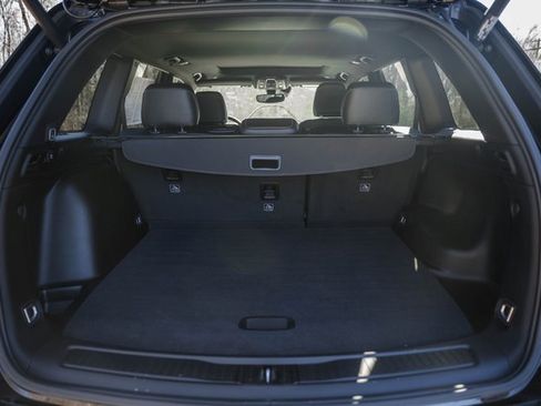 Used 2025 Jeep Grand Cherokee Altitude image 10