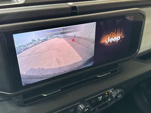 Used 2024 Jeep Wrangler Unlimited Sport AWD/4WD image 12