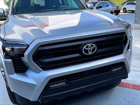 Certified 2025 Toyota Tacoma SR5 image 28