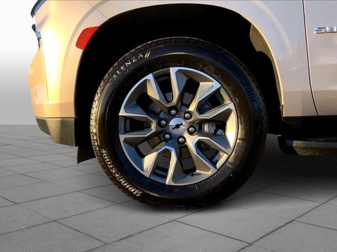 Used 2024 Chevrolet Suburban LT image 11
