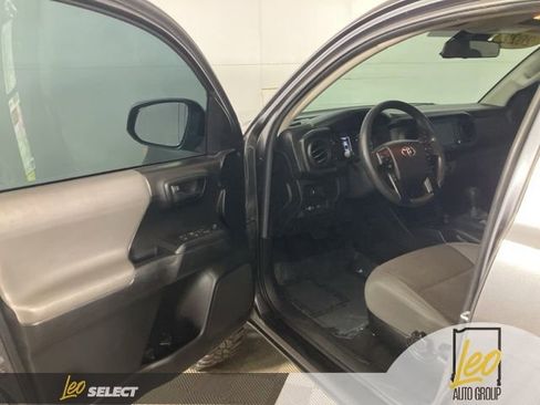 Used 2022 Toyota Tacoma SR AWD/4WD image 11