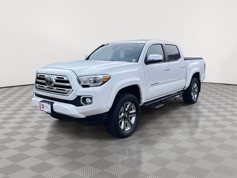 Used 2019 Toyota Tacoma Limited image 3