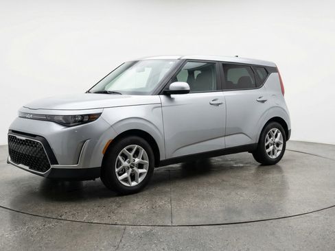 Used 2025 Kia Soul LX w/ LX Technology Package image 3