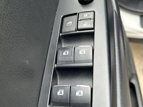 Used 2017 Toyota Highlander Limited Platinum AWD/4WD image 16