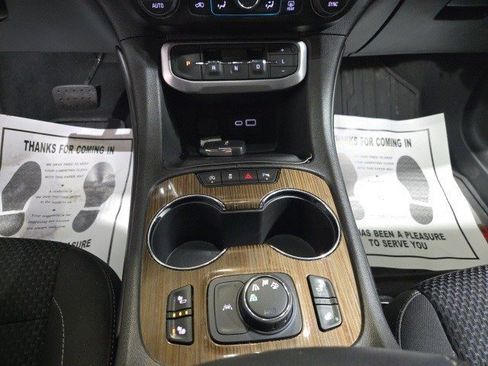 Used 2023 GMC Acadia SLE w/ Driver Convenience Package image 24