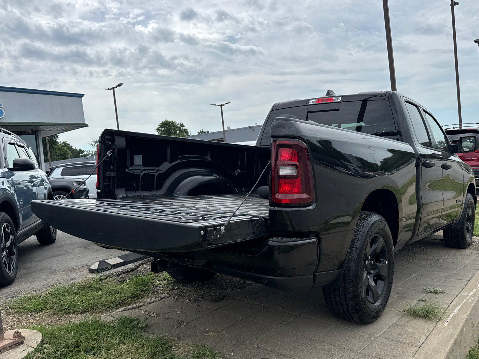Used 2025 RAM 1500 Tradesman w/ Night Edition AWD/4WD image 18