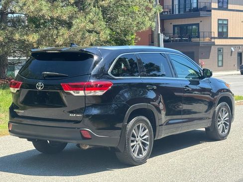 Used 2017 Toyota Highlander XLE AWD/4WD image 6