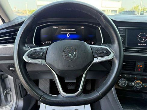 Used 2024 Volkswagen Jetta SE FWD image 8