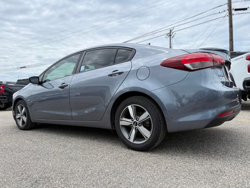 Used 2018 Kia Forte S FWD image 4