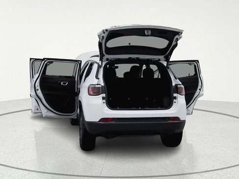 New 2026 Jeep Compass Latitude image 8